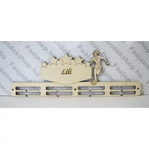 Foci 2 lány éremtartó 4 osztás 2 sor névreszóló