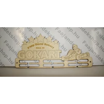 Gokart éremtartó 3 osztás 2 soros névre szóló Gokart éremtartó 3 osztás 2 soros névre szóló