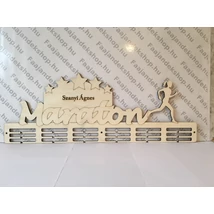 Maraton éremtartó lány 6 osztásos 3 soros névre szóló Maraton éremtartó lány 6 osztásos 3 soros névre szóló