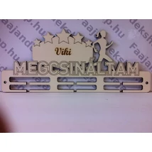 Megcsináltam éremtartó lány 3 osztás 2 sor névre szóló