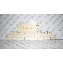 Megcsináltam éremtartó lány  4 osztás 2 soros névreszóló