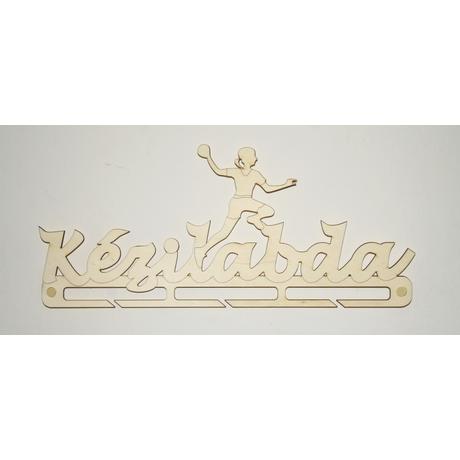 Kézilabda éremtartó lány